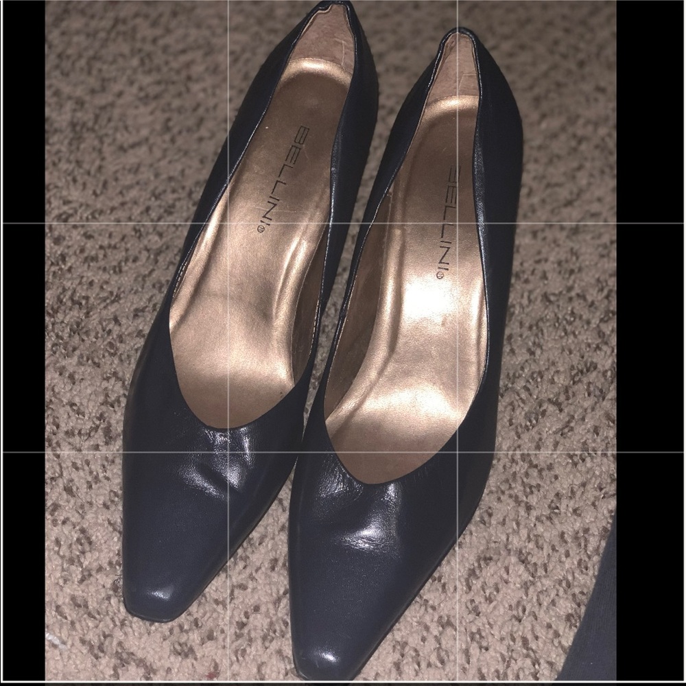 Navy Pumps